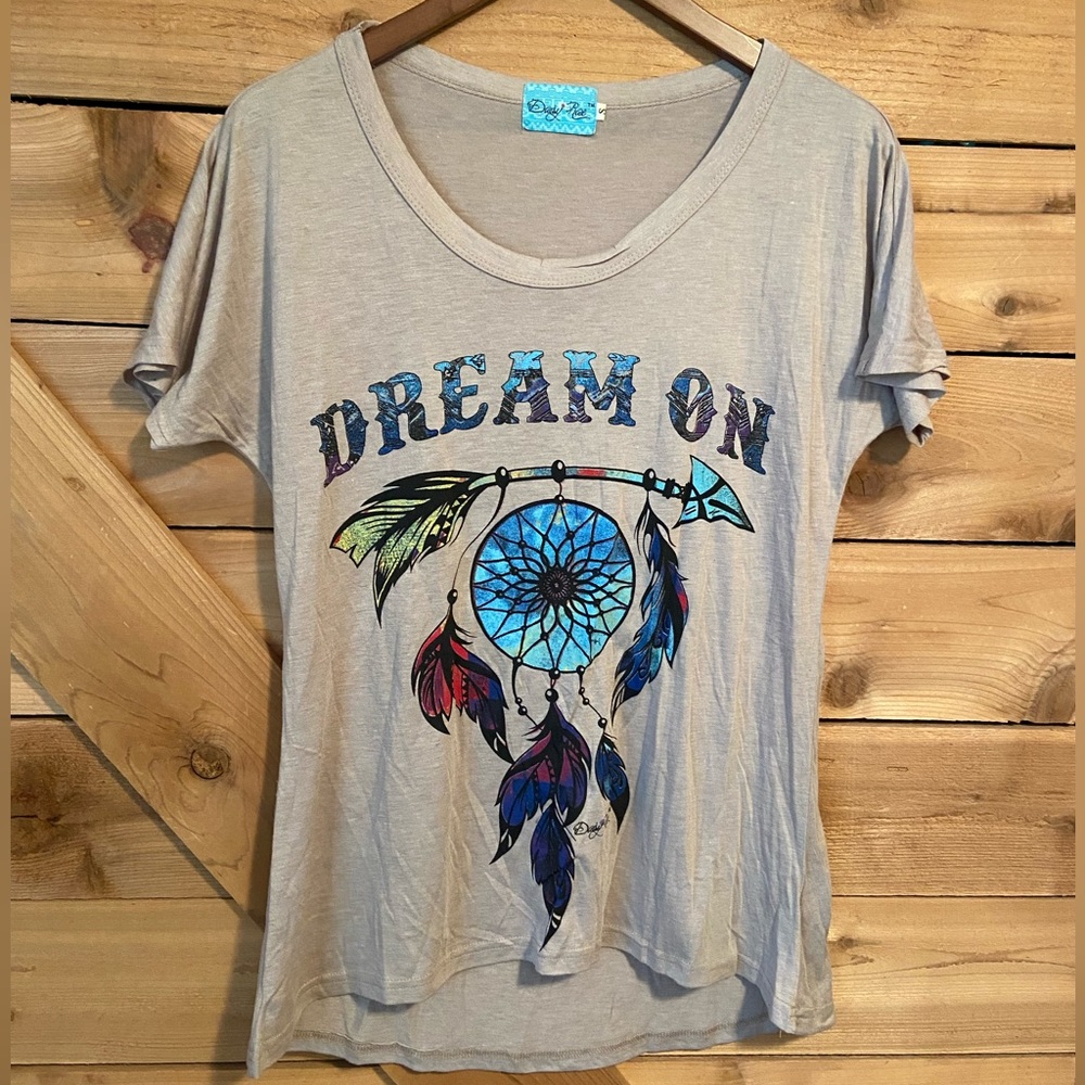 Daisy Rae Graphic Tee “Dream On”